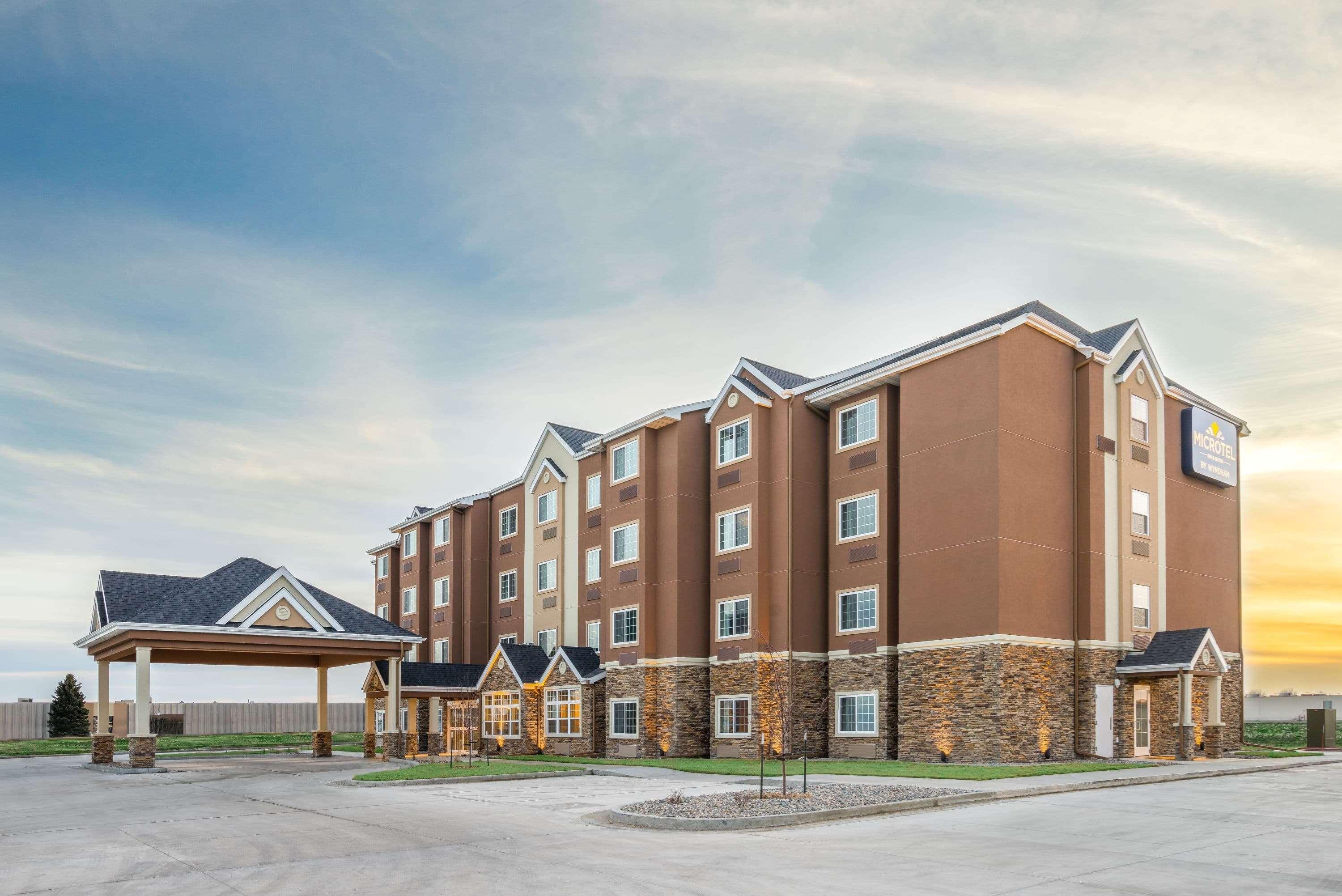 Microtel Inn & Suites By Wyndham Moorhead Fargo Area Zewnętrze zdjęcie