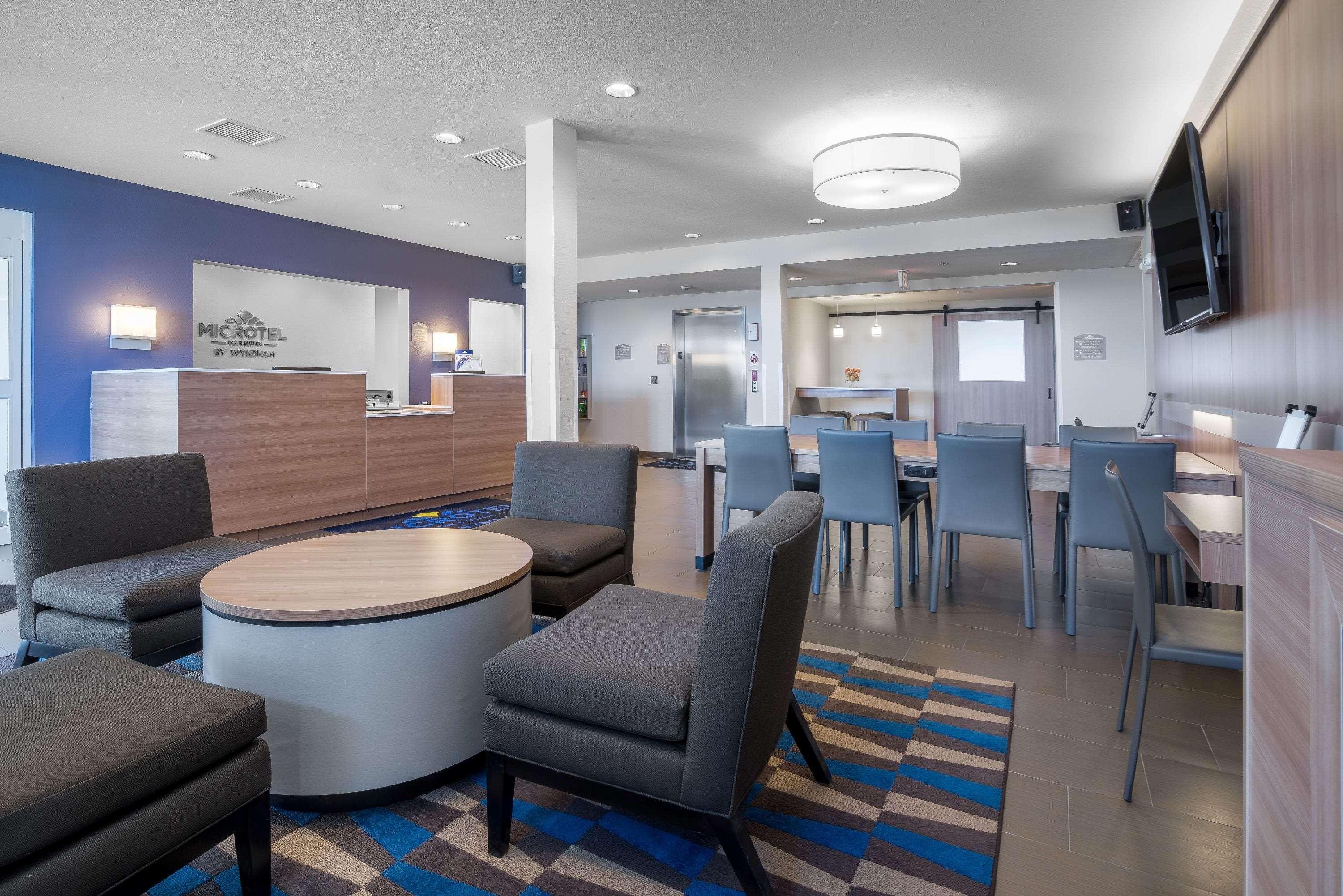 Microtel Inn & Suites By Wyndham Moorhead Fargo Area Zewnętrze zdjęcie