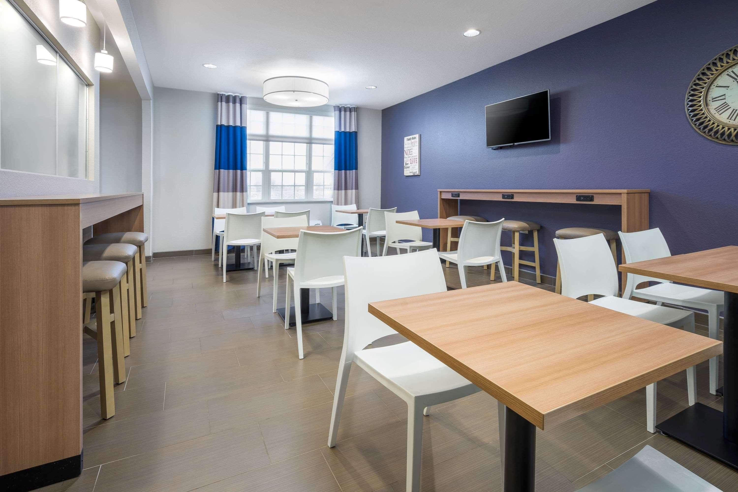 Microtel Inn & Suites By Wyndham Moorhead Fargo Area Zewnętrze zdjęcie