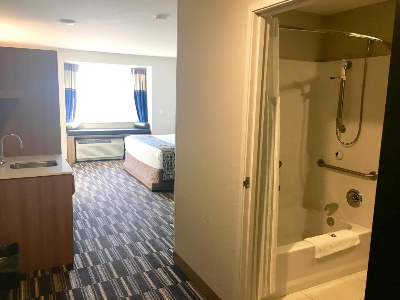 Microtel Inn & Suites By Wyndham Moorhead Fargo Area Zewnętrze zdjęcie
